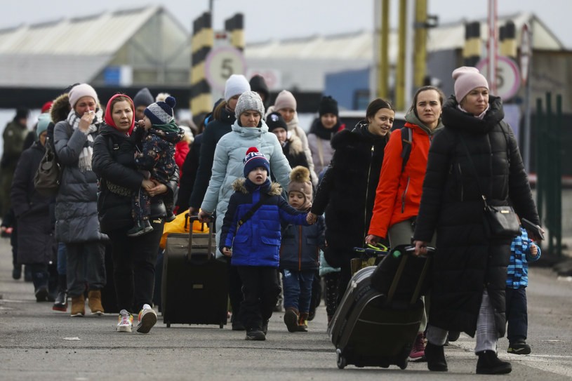 Чи потрібно українським біженцям в Польщі подавати документи на карту побиту?